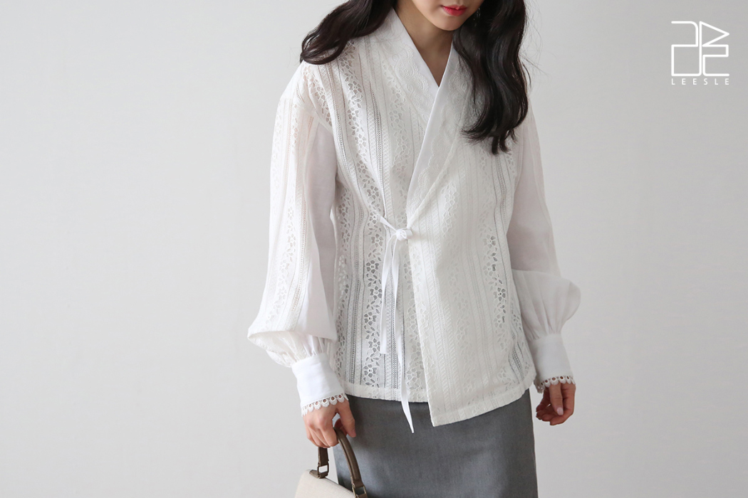 blouse model image-S1L3