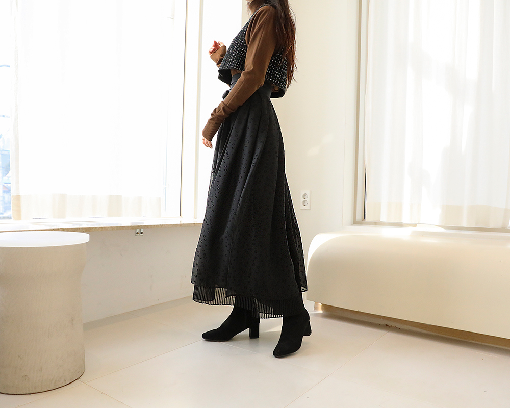 long skirt model image-S8L10